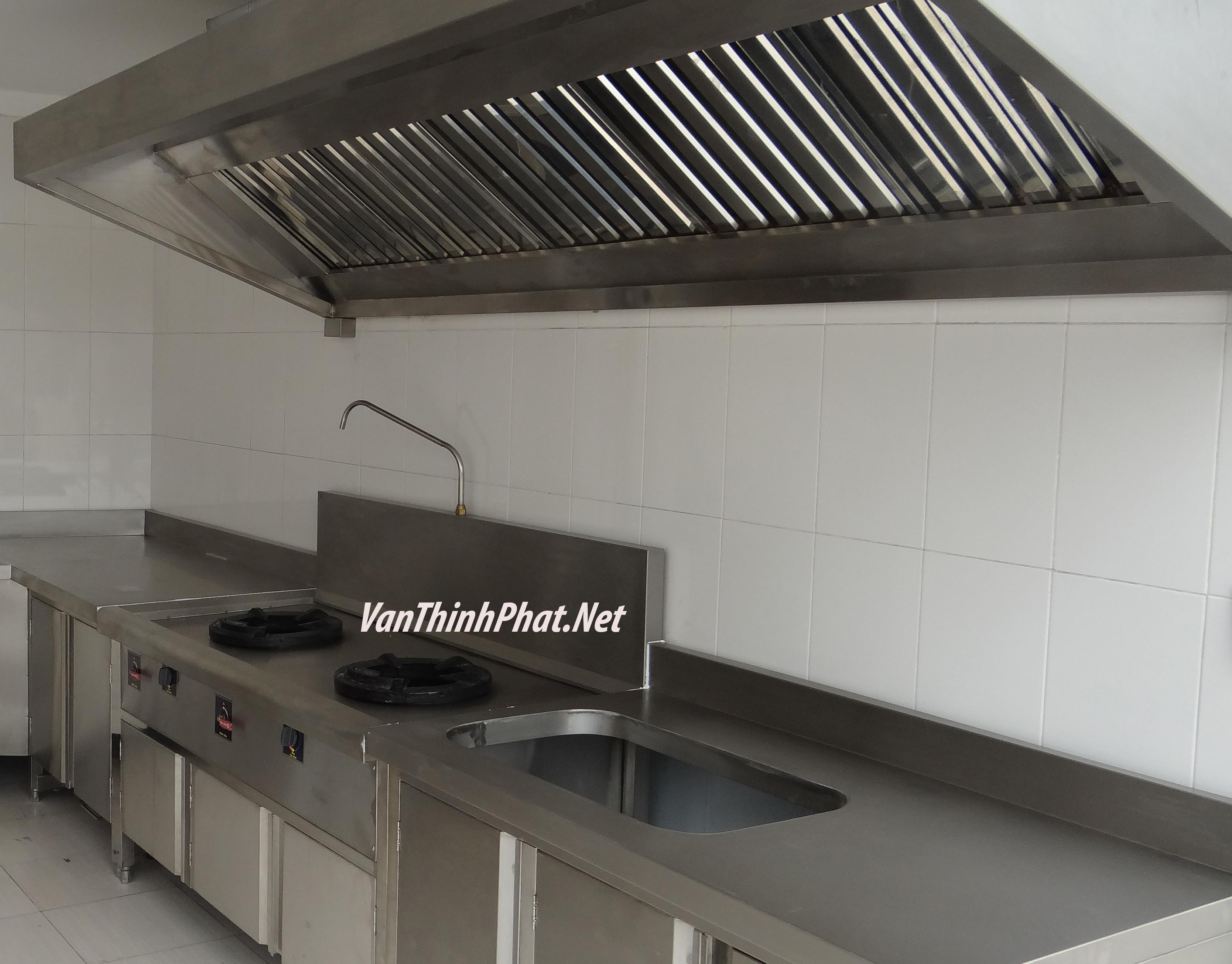Bếp nhà hàng Số 82 Hàng Gà, Hà Nội